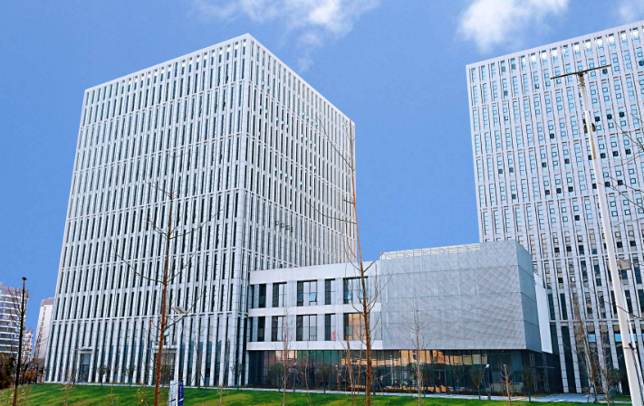盛通四方现货商城与传统批发市场对比：效率与成本分析
